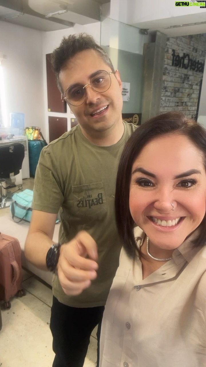 Claudia Camposano - 3.1K Likes - Y cumpli mi sueño de que el fabuloso @oscartsanchez me haga un cambio de look ❤️ Gracias por tu cariño y tus manos mágicas ☀️🤩
Qué tal les parece !!! #Cerrandociclos #cambiospositivos #NuevaClaudia