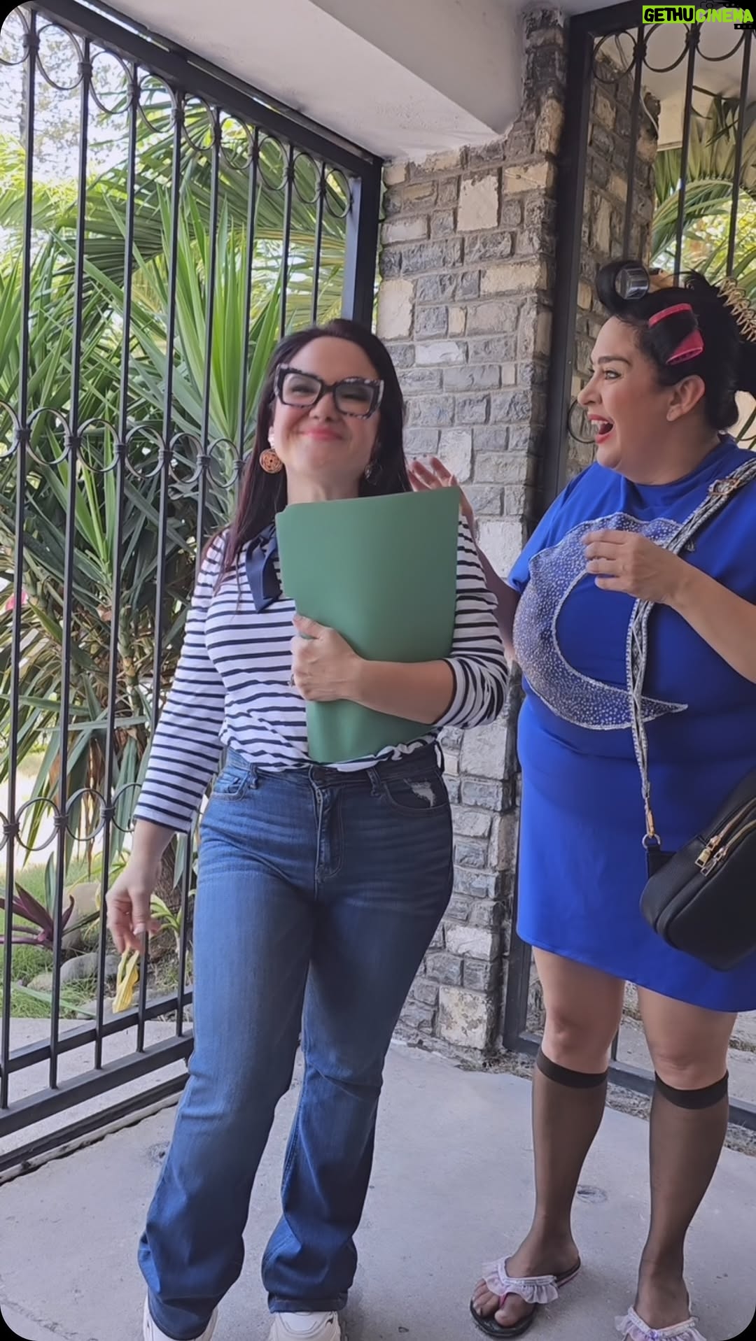 Claudia Camposano - 2.9K Likes - Hoy con mucha alegría les cuento que la @mofletv es parte del elenco de #Matilda obra se se presentará en Diciembre en el teatro centro de Arte
Es un proyecto que me puede muy emocionada 😍😍😍
porque es la primera vez que contratan a un personaje para interpretar otro personaje 🤩
Gracias @jaimetamarizb 😍