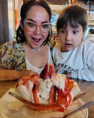 Claudia Camposano Instagram - Nuestro San Valentín 💝 🍭🎊Juntitos es más bonito @fbottie y Amelie #15Febrero