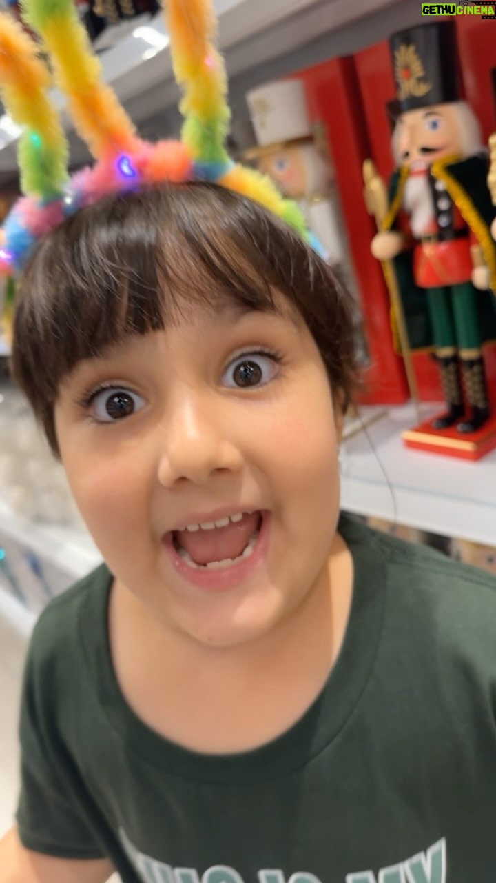 Claudia Camposano - 4.1K Likes - Se siente que viene Diciembre !!! 𝓫𝔂 Amelie 😍