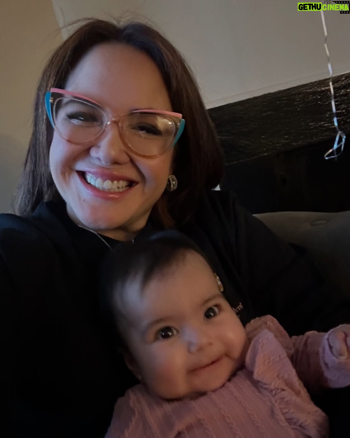 Claudia Camposano - 5K Likes - Mi Nieta 😍 es un pedacito mío !! Amigos la abracé la aplaste , la apreté jajaja así como tortillita jajajaja cumplimos la promesa de ir a verla y a ver a mi hija a mi yerno 😍