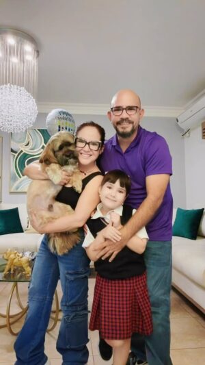 Claudia Camposano Instagram - Mis 43 años🥳💕 HOY ES MI CUMPLEAÑOS!! 😁
Los recibo con Amor ,con agradecimiento , con mucha felicidad , GRACIAS GRACIAS GRACIAS !!!! A quienes son parte de mis días y de mi Vida ♥️♥️♥️♥️♥️♥️ 
@fbottie te amo Negrito #Amelie @its.nathalie20 #Bindi
