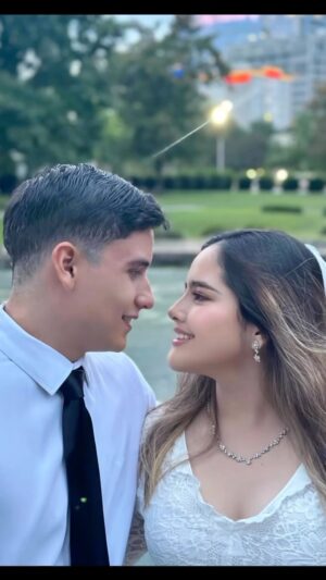 Claudia Camposano Instagram - Roberto♥️Nathalie 6 de Septiembre de 2024 
👰🏻‍♀️♥️🤵🏻 Muchas felicidades!! Y que Diosito y la Virgencita guíen su camino e iluminen su vida @its.nathalie20