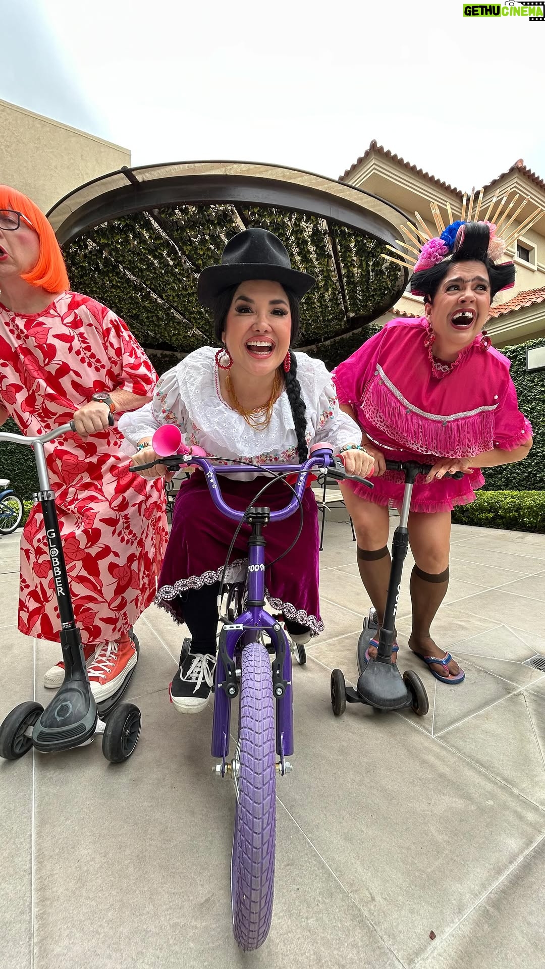 Claudia Camposano - 5.1K Likes - SE VIENE #SOYELMEJOR2025
Por eso llamé enseguida a mi vecina para que me acompañe, Yo sé que a Ella no le gusta ir a los canales de TV pero ella siempre me acolita
Nos fuimos en un taxi de aplicación #Rosituber a @tctelevision porque están haciendo casting porque hoy a las 17h30 van a presentar en VIVO a los elegidos y YO quiero estar ahí Simentiende?
Pero a la finales @lavecina6k y @claudiacamposano me hicieron #laVoladora. Así son
Míranos hoy en @tctelevision a las 17h30 en @tcsoyelmejor
Gracias a:
carolinajaume
@lavivimunoz
@mazueraoficial
@cezar_augusto20