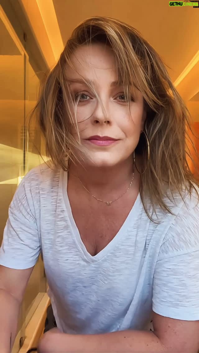 Claudia Conserva - 12.4K Likes - No se imaginan la felicidad de ver como me ha crecido el pelo, hace 2 aƱos y medio estaba completamente pelada y hoy, me puedo hacer peinados y jugar a ser modelo de pelo. Una frase que tengo grabada a fuego ā todo pasa, nada permaneceā
hay que tener paciencia y dejar que el tiempo haga lo suyo.
#pelo #mujer #paciencia #calva #secador #modelo