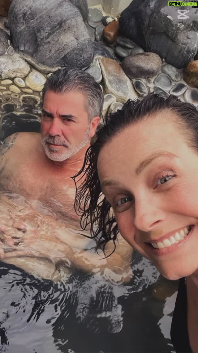 Claudia Conserva - 18.9K Likes - Ćsta ciudad Rotorua, es una zona con gran actividad volcĆ”nica por lo que estĆ” llena de gĆ©iseres y piscinas geotĆ©rmicas, el olor a azufre es sĆŗper fuerte, pero al rato uno se acostumbra ⦠como todo en la vida š
Nos llamó la atención que hay géiseres enormes y otros pequeños y en lugares Na que ver, por ejemplo, a la salida de una casa y le ponen un cerco de madera para no quemarse , la onda ⦠@pollolibre66
#geiser #geotermica #volcan #piscinas #newzealand #rotorua #agua #vacaciones