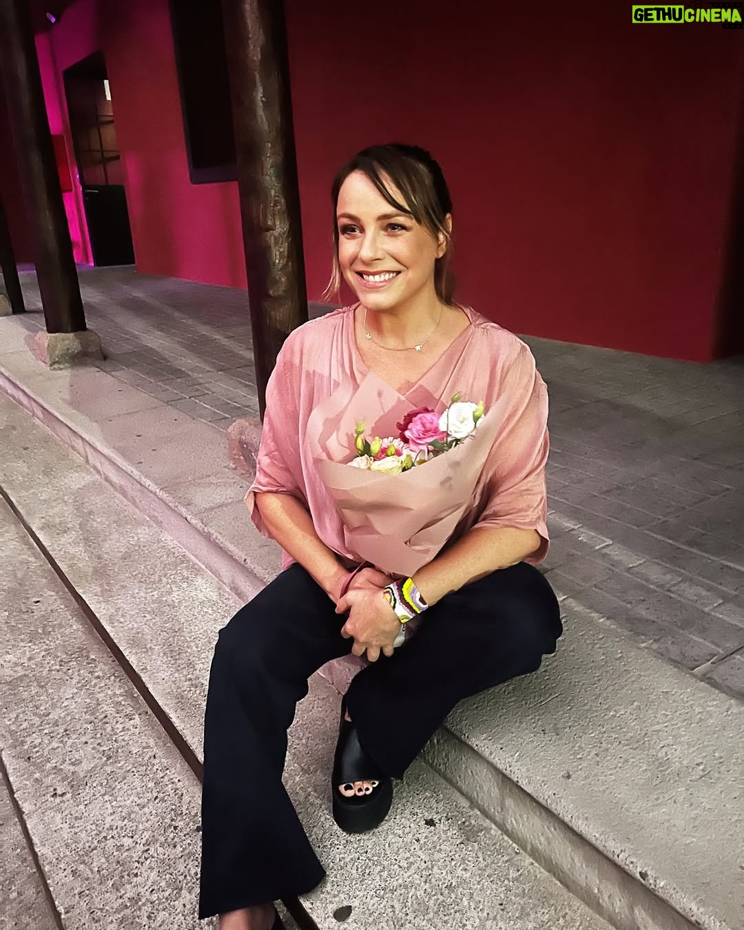 Claudia Conserva - 10.4K Likes - Hoy #8m #diainternacionaldelamujer me siento tan contenta de haber conocido a muchas chiquillas en #colina mujeres emprendedoras, madres, #docentes #deportistas #jefas representando a miles de mujeres de todo nuestro país.
El mundo conmemora el Día Internacional de la Mujer, gracias a todas, gracias por el reconocimiento, muy lindo y emocionante !
Gracias alcaldesa
Un abrazo a todas mis seguidoras 💫@isabelmargarita_valenzuela @municolina #mujer #día #igualdad @mirandaclau5678 @pollolibre66