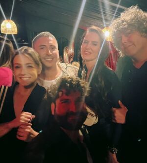 Claudia Conserva Instagram - La Queen @rubiayguachaca celebró los 40 junto a sus amigos! Solo puedo decirles que esta mujer está en su mejor momento, hermosa a más no poder , divertida , exquisita como es ella siempre. 
Te queremos mucho Javi, 
Gracias por tu amistad 💫
@pollolibre66