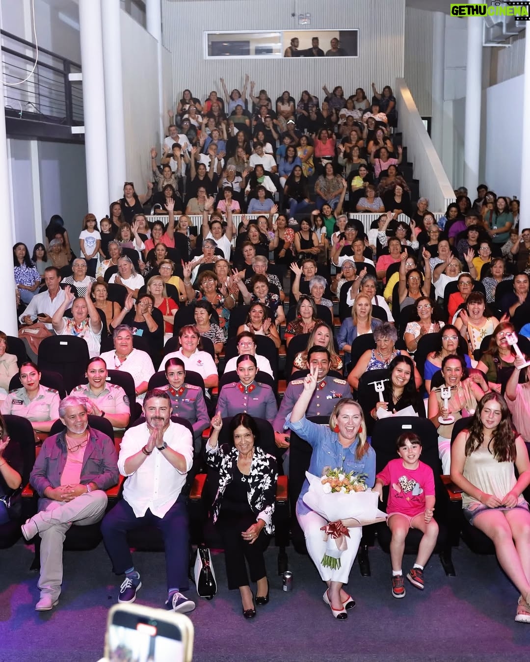 Claudia Conserva - 10.4K Likes - Hoy #8m #diainternacionaldelamujer me siento tan contenta de haber conocido a muchas chiquillas en #colina mujeres emprendedoras, madres, #docentes #deportistas #jefas representando a miles de mujeres de todo nuestro país.
El mundo conmemora el Día Internacional de la Mujer, gracias a todas, gracias por el reconocimiento, muy lindo y emocionante !
Gracias alcaldesa
Un abrazo a todas mis seguidoras 💫@isabelmargarita_valenzuela @municolina #mujer #día #igualdad @mirandaclau5678 @pollolibre66