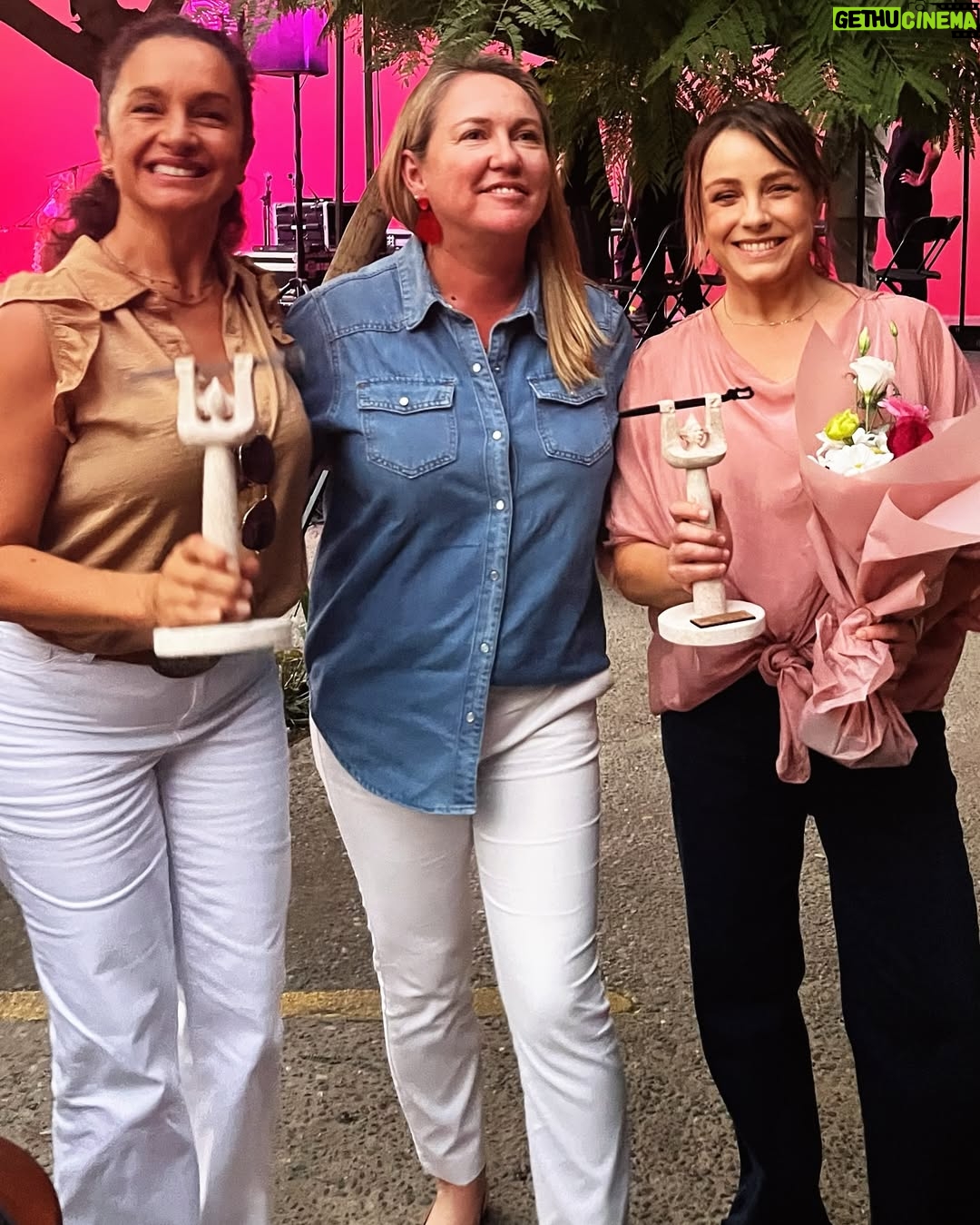 Claudia Conserva - 10.4K Likes - Hoy #8m #diainternacionaldelamujer me siento tan contenta de haber conocido a muchas chiquillas en #colina mujeres emprendedoras, madres, #docentes #deportistas #jefas representando a miles de mujeres de todo nuestro país.
El mundo conmemora el Día Internacional de la Mujer, gracias a todas, gracias por el reconocimiento, muy lindo y emocionante !
Gracias alcaldesa
Un abrazo a todas mis seguidoras 💫@isabelmargarita_valenzuela @municolina #mujer #día #igualdad @mirandaclau5678 @pollolibre66