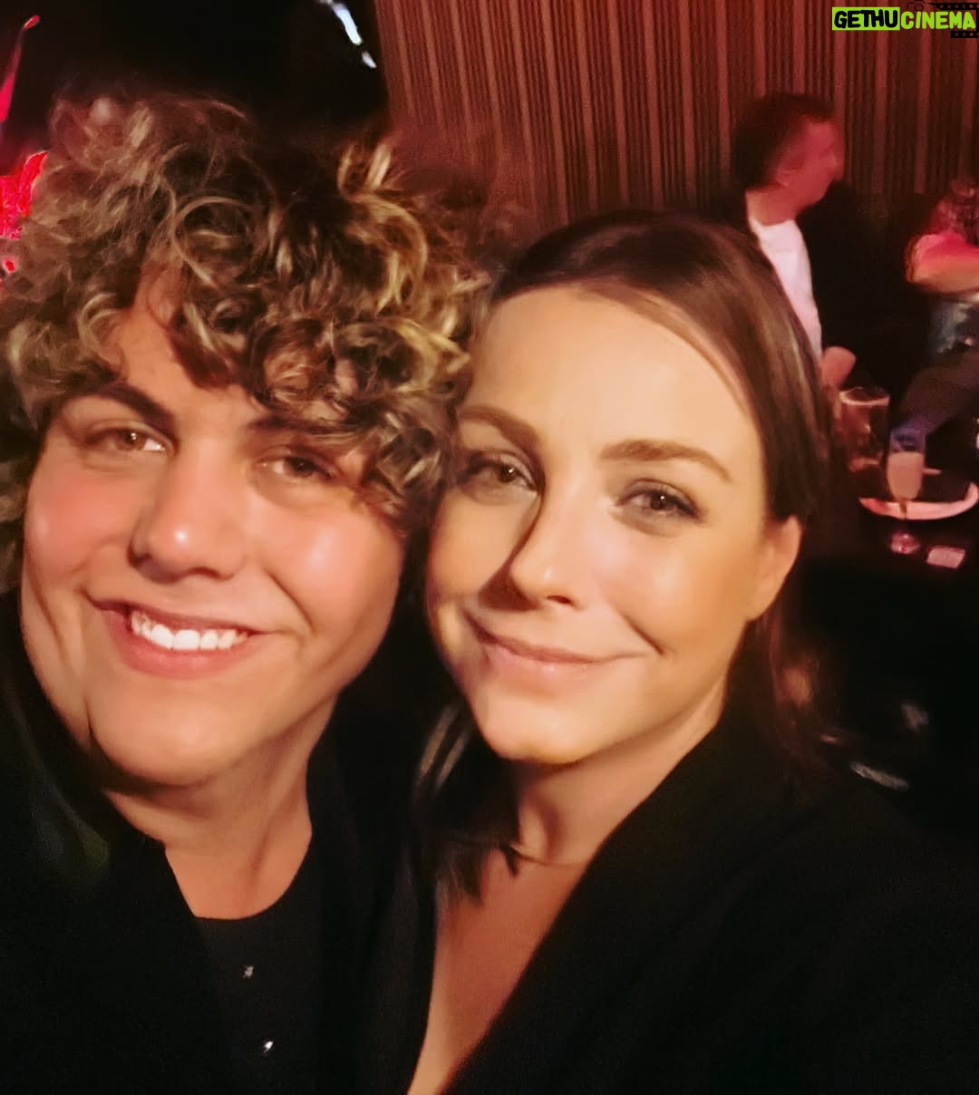 Claudia Conserva - 18K Likes - La Queen @rubiayguachaca celebró los 40 junto a sus amigos! Solo puedo decirles que esta mujer está en su mejor momento, hermosa a más no poder , divertida , exquisita como es ella siempre.
Te queremos mucho Javi,
Gracias por tu amistad 💫
@pollolibre66
