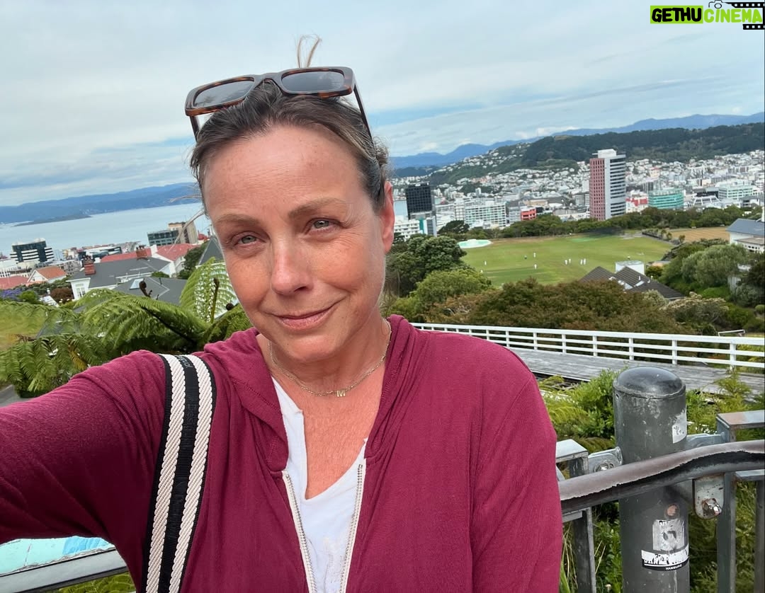 Claudia Conserva - 23.7K Likes - Pololeando en Jardín Botánico de Wellington, que maravillosos los árboles, los jardines, las flores. Existe una preocupación impresionante en todos los lugares que hemos conocido por mantener podados los cercos verdes, hacer arte con la naturaleza, cuidar cada detalle…
Love you @pollolibre66 ❤️
#parque #jardin #botanico #arboles #flores #naturaleza #vida #detalles #newzealand