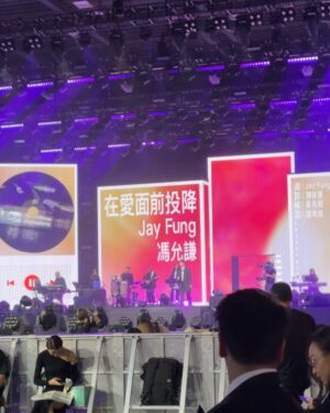 Cloud Wan Instagram - Another year another chill club!!! @viutv
好開心又見到大家！見證著傳承的熱血和感動！
繼續做好音樂！
我會努力！
🫶🏻🫶🏻🫶🏻

Hair | @wingwong_wingwong
Makeup | @ki.neks_ho
Styling | @chkitmatthew @tiffanyandco @chloe
Team | @janicepun @mandygoo
Gen Z gang | @jihei__ @hymannndy