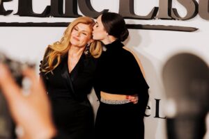Connie Britton Instagram - Heyyyyyyy!!! @thelifelistmovie is out TODAYYYYYY!!! Watch this weekend and be inspired!!! On @netflix 💖
