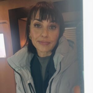 Constance Zimmer Instagram - Look who is in back to back episodes of @firecountrycbs this week and next? Have you met Renee yet? Loved being back in Vancouver to work with my dear friend @getdianefarr and meet new ones @kevinmalejandro @maxthieriot with an episode directed by the wonderful @freddiehighmore ! #tgif
