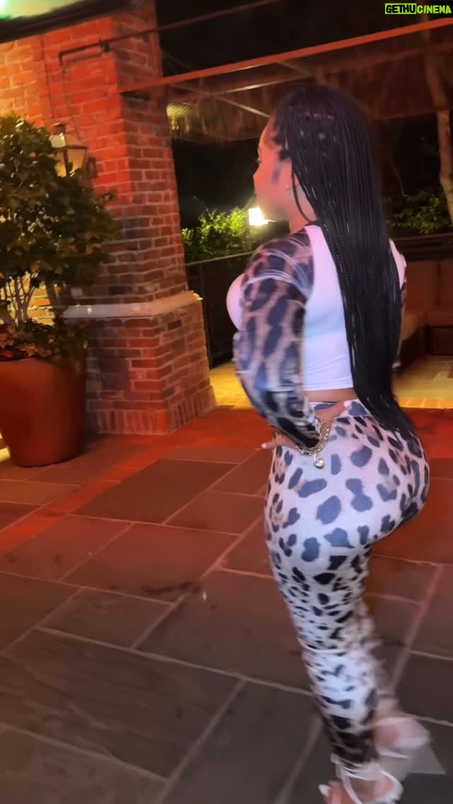 Courtney Godsey - 4.2K Likes - Yellow tape the scene !