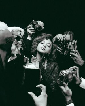 Cravetay Instagram - IT’S MY BIRTHDAY 🖤📽️🎈thank you god for another year & more blessings! #piscesseason 

Photography by: @farisislegendary 

S/o to my male paparazzi as well :) 

Inspiration: #dolceandgabbana #ciaocampaign #marilynmonroe #kimkardashian