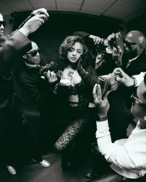 Cravetay Instagram - IT’S MY BIRTHDAY 🖤📽️🎈thank you god for another year & more blessings! #piscesseason 

Photography by: @farisislegendary 

S/o to my male paparazzi as well :) 

Inspiration: #dolceandgabbana #ciaocampaign #marilynmonroe #kimkardashian