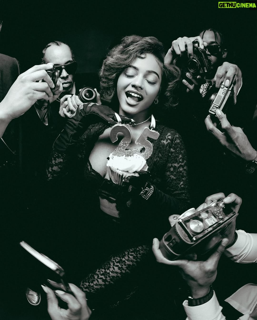 Cravetay - 1.4K Likes - IT’S MY BIRTHDAY 🖤📽️🎈thank you god for another year & more blessings! #piscesseason
Photography by: @farisislegendary
S/o to my male paparazzi as well :)
Inspiration: #dolceandgabbana #ciaocampaign #marilynmonroe #kimkardashian