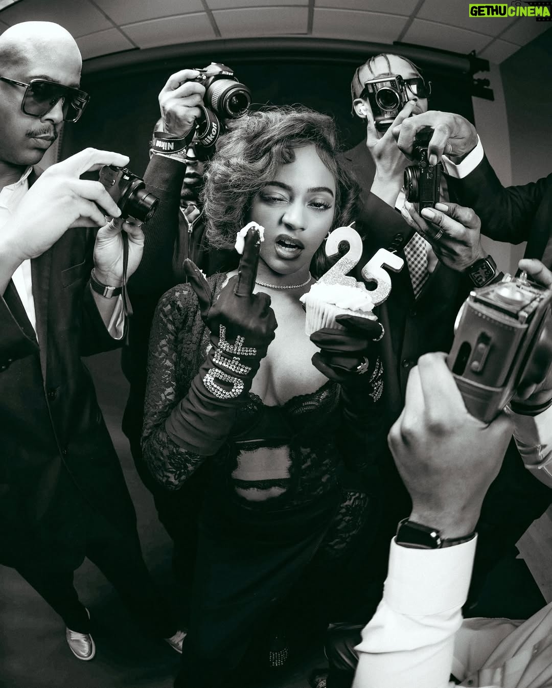 Cravetay - 1.4K Likes - IT’S MY BIRTHDAY 🖤📽️🎈thank you god for another year & more blessings! #piscesseason
Photography by: @farisislegendary
S/o to my male paparazzi as well :)
Inspiration: #dolceandgabbana #ciaocampaign #marilynmonroe #kimkardashian