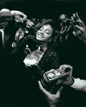 Cravetay Instagram - IT’S MY BIRTHDAY 🖤📽️🎈thank you god for another year & more blessings! #piscesseason 

Photography by: @farisislegendary 

S/o to my male paparazzi as well :) 

Inspiration: #dolceandgabbana #ciaocampaign #marilynmonroe #kimkardashian