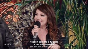 Cristina D'Avena Instagram - “O-O-O-OCCHI DI GATTO!”

Il tavolo di Che Tempo Che Fa canta @cristinadavenaofficial 🎶🐱