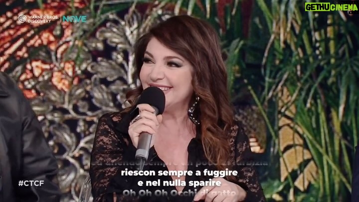 Cristina D'Avena - 3.3K Likes - “O-O-O-OCCHI DI GATTO!”
Il tavolo di Che Tempo Che Fa canta @cristinadavenaofficial 🎶🐱