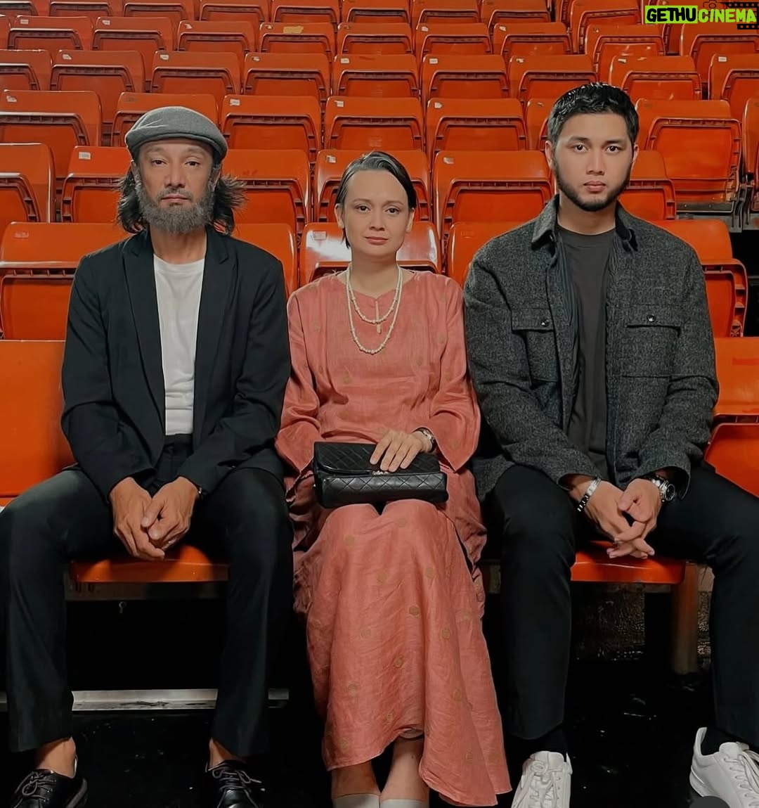 Cristina Suzanne - 3.3K Likes - Makan popcorn, rendang, lontong, soto sambil tengok @babahfilm dah ada dekat @netflixmy š¤
Terima kasih pada semua yang menonton. Weeee yahooooo yabedabeduuuuuu!!