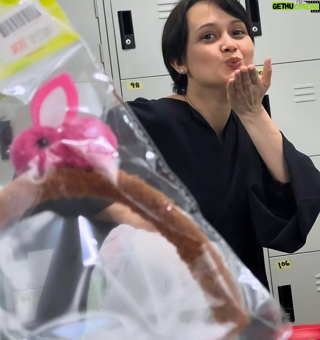 Cristina Suzanne - 3.3K Likes - Makan popcorn, rendang, lontong, soto sambil tengok @babahfilm dah ada dekat @netflixmy š¤
Terima kasih pada semua yang menonton. Weeee yahooooo yabedabeduuuuuu!!