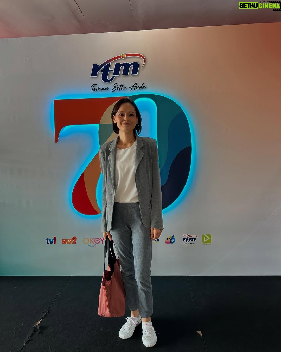 Cristina Suzanne - 1.1K Likes - Eh kita sampai terlupa part caption wak šāāļø
Selamat pagi Malaysia dengan @teaterkeluangman
Borhan @han.zalini Samsir @realjayiswazir Hassan @azman_hassan_77
Kami semua mengucapkan selamat hari raya!š