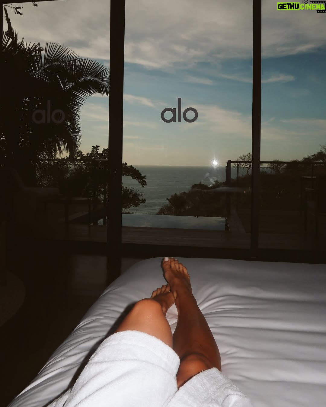 Cydney Moreau - 53K Likes - In paradise with @alo 🇲🇽 @oomandarina