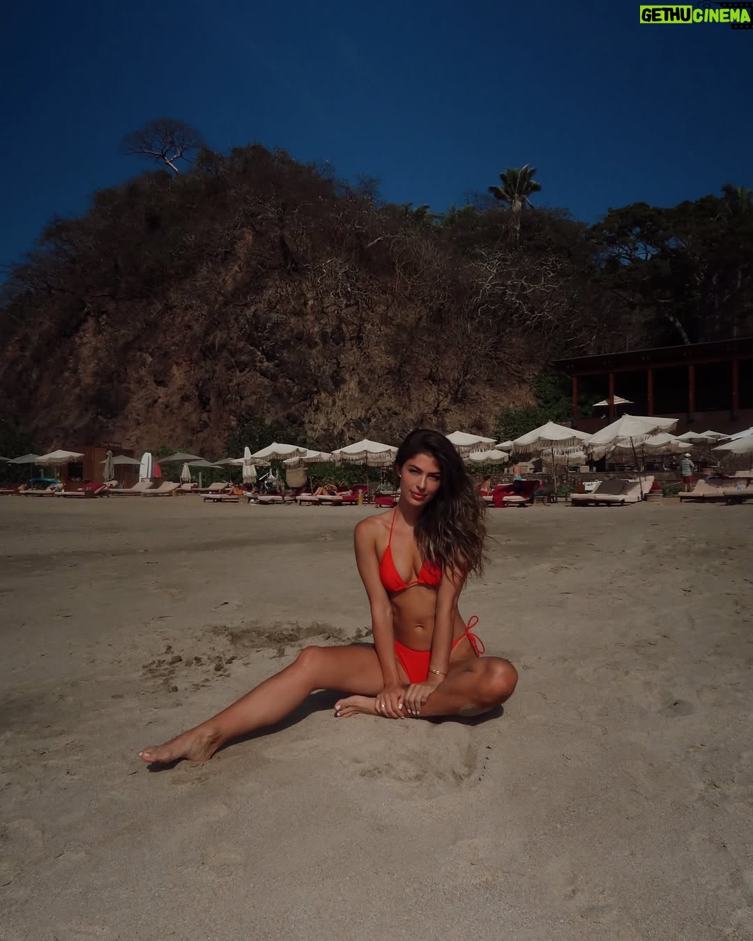 Cydney Moreau - 53K Likes - In paradise with @alo 🇲🇽 @oomandarina