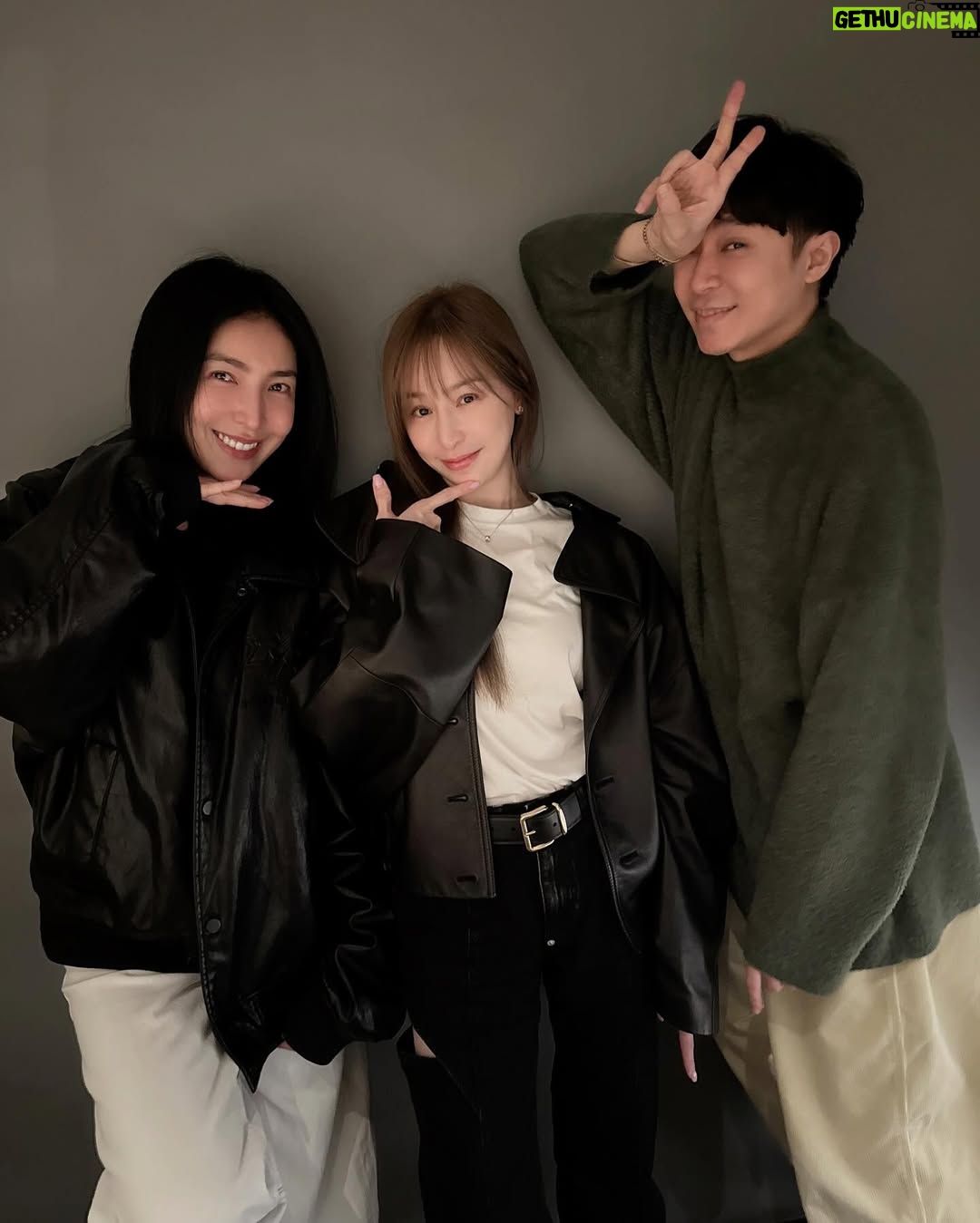 Cyndi Wang - 20.2K Likes - 忙裡偷閒的小聚🍣🥢
好朋友在一起,怎麼樣都開心🥳
#見面吧就現在