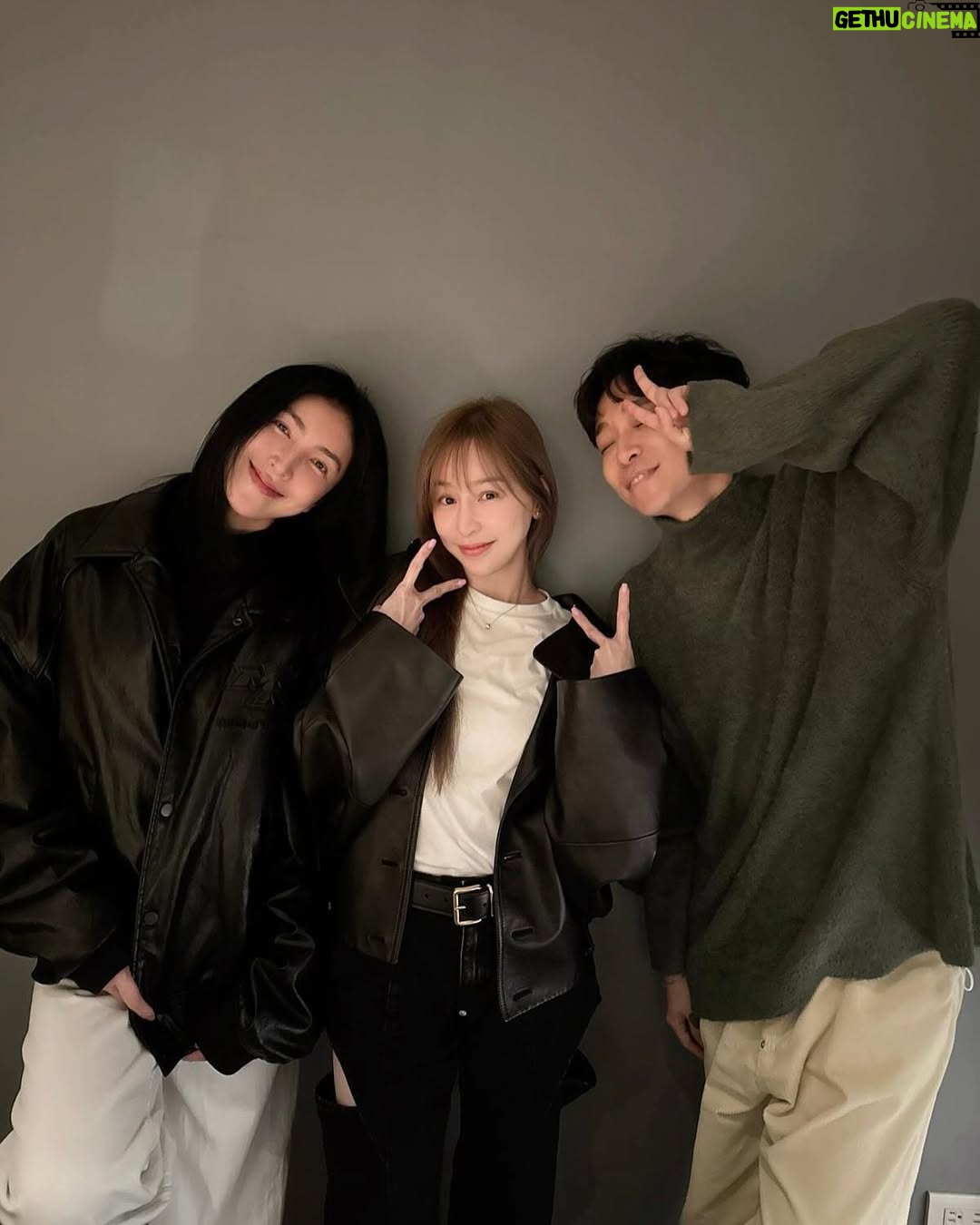 Cyndi Wang - 20.2K Likes - 忙裡偷閒的小聚🍣🥢
好朋友在一起,怎麼樣都開心🥳
#見面吧就現在