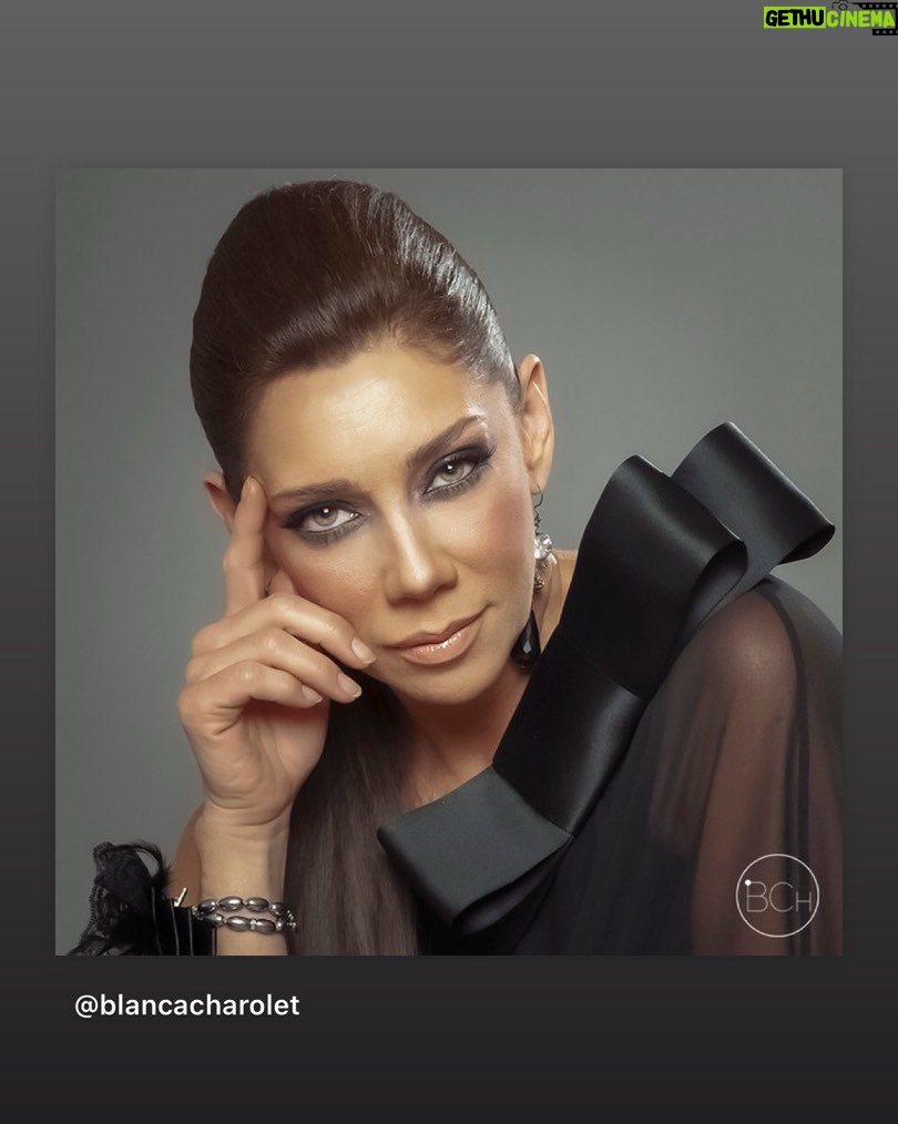 Cynthia Klitbo - 1.7K Likes - Esta foto la tomó mi hermanita de vida @blancacharolet ♥️♥️♥️