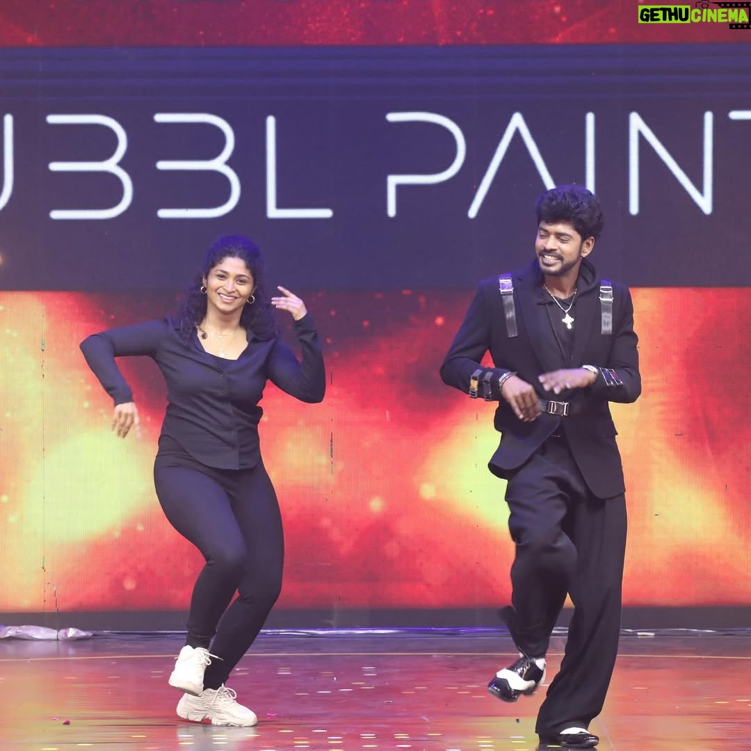 Cynthia Vinolin - 100K Likes - My Legend š„
@iamsandy_off
My Sanku papa ā¤ļø
A Mentor who stands with me, who admires my growth and strength, I am so grateful for having shared the dance floor with you, every time in my life..!
This is where I was nurtured and made to live the reality of a disciplined lifestyle, that has taught me to live,dance, determined, sweat, innovate and cherish š„šÆāØ
I am a proud Sishiyai š of Sandy master ...!
Totally a Man with a Precious Heart ā¤ļø
Thanks to My Azlagana Amma @ponmani_davis
My Thangamana Akka @dorathy_sylvia23
šEn Anbana Appa @davis.raj.71
And My world @suzzannahmichelle @shawnmichael.s.d for letting me continue my passion and respecting my work ā¤ļøāؚƚ„š§æ
Thanks to @blacksheeptamil
For capturing this precious moment āØ
#cynthiavinolin #sandymaster #dance #cyndysdancestudio #sandysdancestudio #peace #happiness #family #chennai