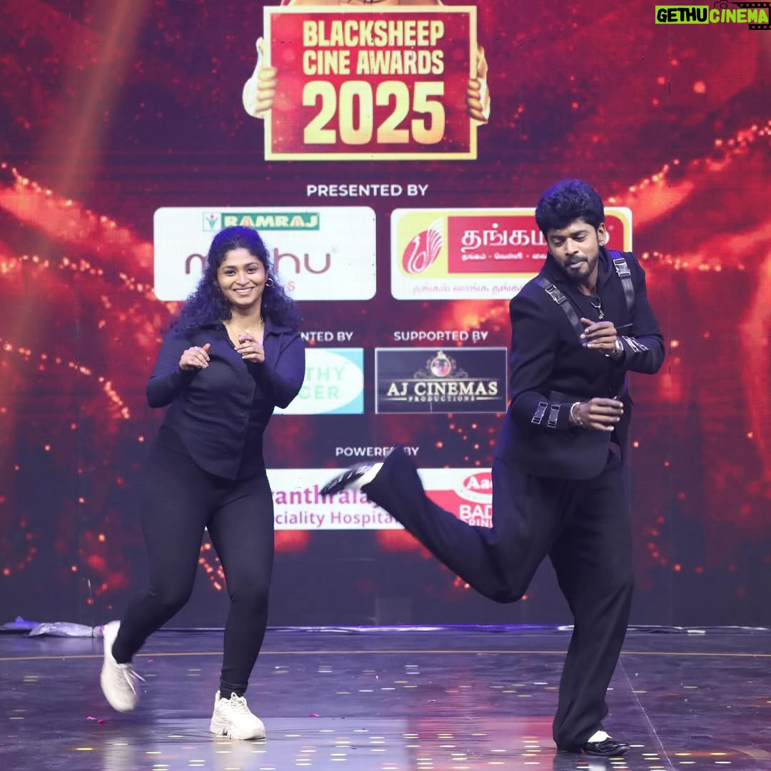 Cynthia Vinolin - 100K Likes - My Legend š„
@iamsandy_off
My Sanku papa ā¤ļø
A Mentor who stands with me, who admires my growth and strength, I am so grateful for having shared the dance floor with you, every time in my life..!
This is where I was nurtured and made to live the reality of a disciplined lifestyle, that has taught me to live,dance, determined, sweat, innovate and cherish š„šÆāØ
I am a proud Sishiyai š of Sandy master ...!
Totally a Man with a Precious Heart ā¤ļø
Thanks to My Azlagana Amma @ponmani_davis
My Thangamana Akka @dorathy_sylvia23
šEn Anbana Appa @davis.raj.71
And My world @suzzannahmichelle @shawnmichael.s.d for letting me continue my passion and respecting my work ā¤ļøāؚƚ„š§æ
Thanks to @blacksheeptamil
For capturing this precious moment āØ
#cynthiavinolin #sandymaster #dance #cyndysdancestudio #sandysdancestudio #peace #happiness #family #chennai