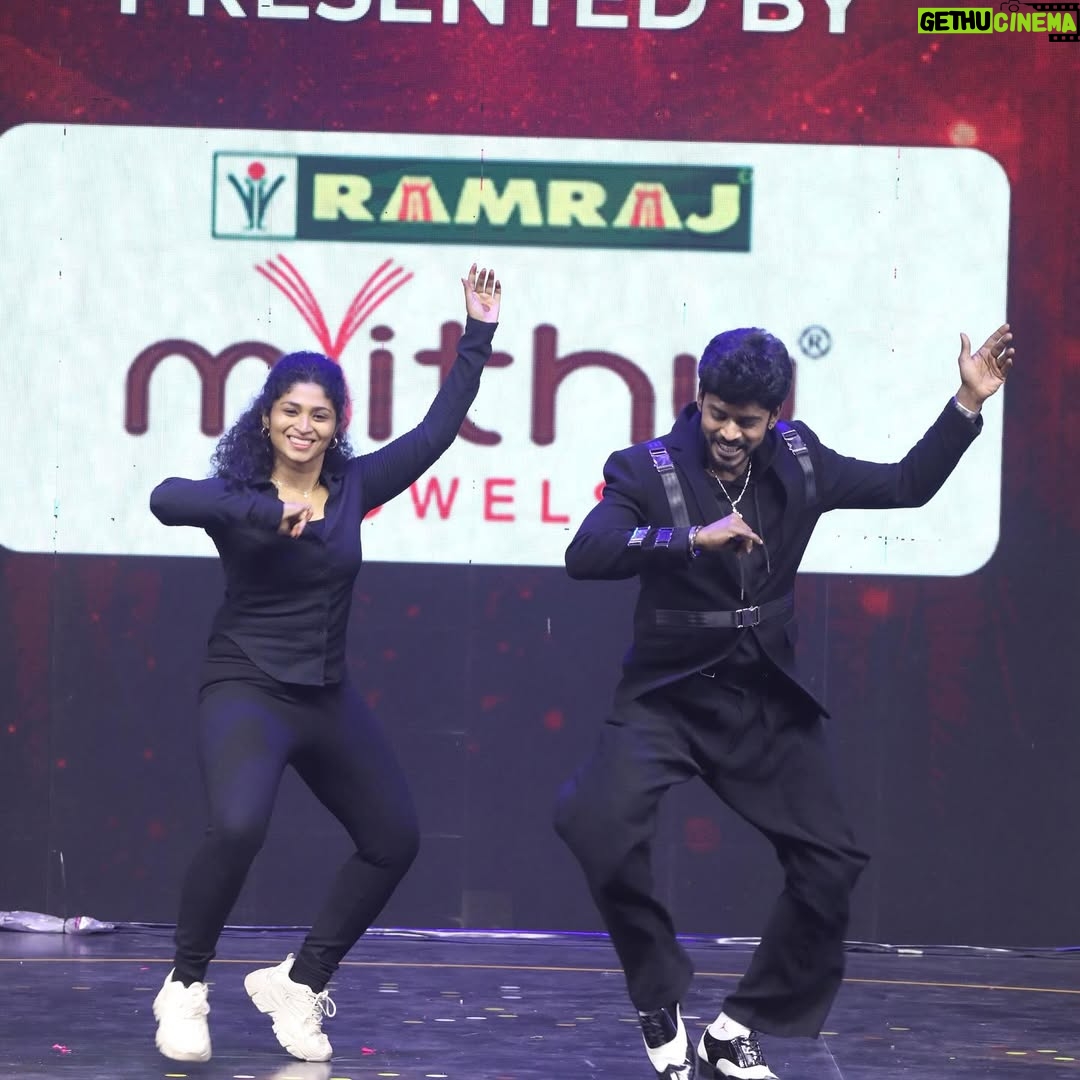 Cynthia Vinolin - 100K Likes - My Legend š„
@iamsandy_off
My Sanku papa ā¤ļø
A Mentor who stands with me, who admires my growth and strength, I am so grateful for having shared the dance floor with you, every time in my life..!
This is where I was nurtured and made to live the reality of a disciplined lifestyle, that has taught me to live,dance, determined, sweat, innovate and cherish š„šÆāØ
I am a proud Sishiyai š of Sandy master ...!
Totally a Man with a Precious Heart ā¤ļø
Thanks to My Azlagana Amma @ponmani_davis
My Thangamana Akka @dorathy_sylvia23
šEn Anbana Appa @davis.raj.71
And My world @suzzannahmichelle @shawnmichael.s.d for letting me continue my passion and respecting my work ā¤ļøāؚƚ„š§æ
Thanks to @blacksheeptamil
For capturing this precious moment āØ
#cynthiavinolin #sandymaster #dance #cyndysdancestudio #sandysdancestudio #peace #happiness #family #chennai