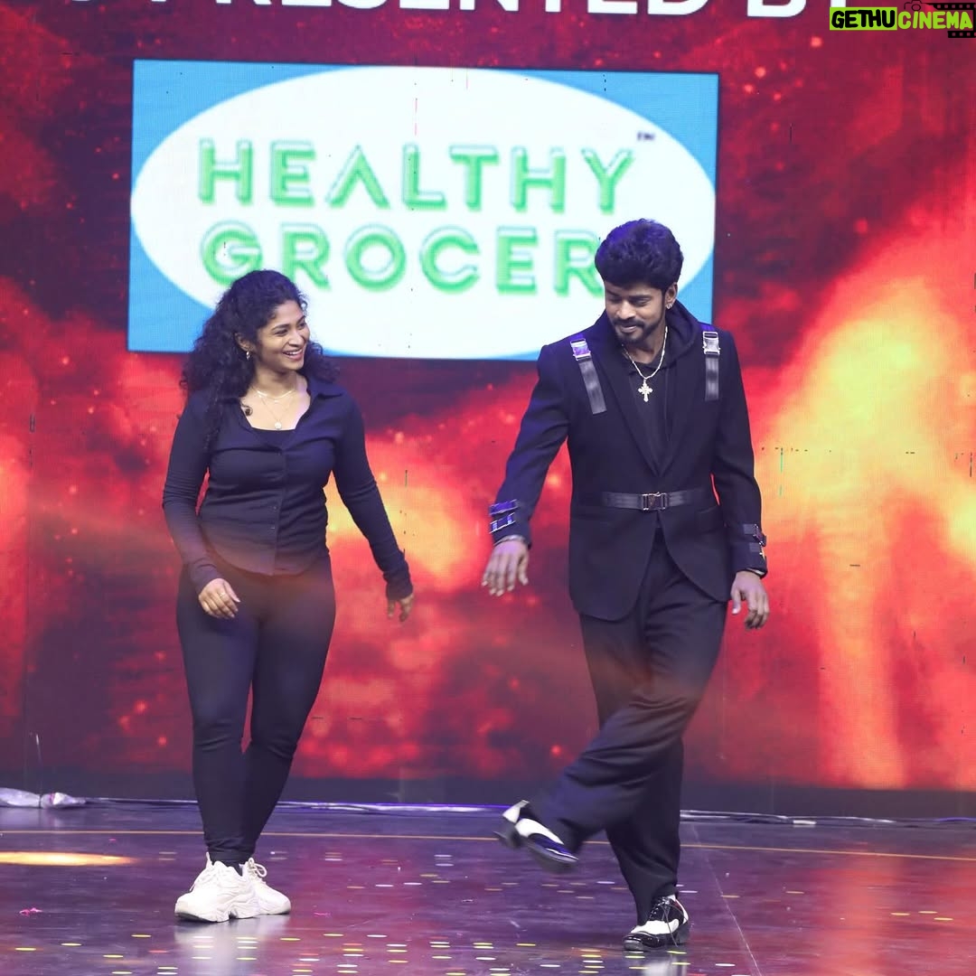 Cynthia Vinolin - 100K Likes - My Legend š„
@iamsandy_off
My Sanku papa ā¤ļø
A Mentor who stands with me, who admires my growth and strength, I am so grateful for having shared the dance floor with you, every time in my life..!
This is where I was nurtured and made to live the reality of a disciplined lifestyle, that has taught me to live,dance, determined, sweat, innovate and cherish š„šÆāØ
I am a proud Sishiyai š of Sandy master ...!
Totally a Man with a Precious Heart ā¤ļø
Thanks to My Azlagana Amma @ponmani_davis
My Thangamana Akka @dorathy_sylvia23
šEn Anbana Appa @davis.raj.71
And My world @suzzannahmichelle @shawnmichael.s.d for letting me continue my passion and respecting my work ā¤ļøāؚƚ„š§æ
Thanks to @blacksheeptamil
For capturing this precious moment āØ
#cynthiavinolin #sandymaster #dance #cyndysdancestudio #sandysdancestudio #peace #happiness #family #chennai
