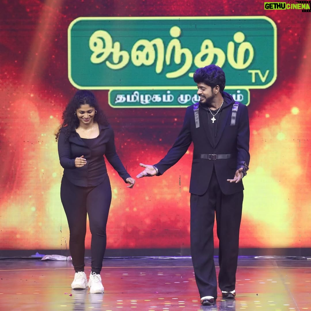 Cynthia Vinolin - 100K Likes - My Legend š„
@iamsandy_off
My Sanku papa ā¤ļø
A Mentor who stands with me, who admires my growth and strength, I am so grateful for having shared the dance floor with you, every time in my life..!
This is where I was nurtured and made to live the reality of a disciplined lifestyle, that has taught me to live,dance, determined, sweat, innovate and cherish š„šÆāØ
I am a proud Sishiyai š of Sandy master ...!
Totally a Man with a Precious Heart ā¤ļø
Thanks to My Azlagana Amma @ponmani_davis
My Thangamana Akka @dorathy_sylvia23
šEn Anbana Appa @davis.raj.71
And My world @suzzannahmichelle @shawnmichael.s.d for letting me continue my passion and respecting my work ā¤ļøāؚƚ„š§æ
Thanks to @blacksheeptamil
For capturing this precious moment āØ
#cynthiavinolin #sandymaster #dance #cyndysdancestudio #sandysdancestudio #peace #happiness #family #chennai