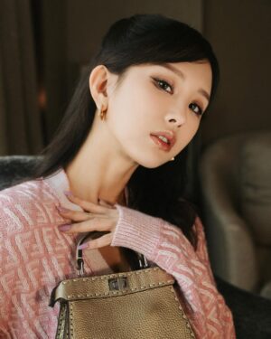 Dada Chan Instagram - complete my day with @fendi 

Wardrobe & Jewellery : #fendi #fendipeekaboo 
Makeup & Hair : @bubuubu 
photographs : @ctkkit