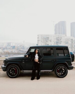 Dafina Zeqiri Instagram - Baby on board 💙

Dua te shpreh nje falenderim te posaqem per gjithe stafin e Klinikes Amerikane Dr Behar Kusari per perkushtimin e tyre dhe mbi te gjitha perkrahjen emocionale dhe mbeshtetjen ne cdo moment. Qasja e tyre profesionale ne rrugetimin me te rendesishem jetesor, eshte nje motiv per secilen femer qe te perjetoj momentet me te lumtura jetesore dhe te ndjehesh e lire te bisedosh per cfaredo shqetesimi dhe te pranosh mbeshtetje 24h nga ekipa.

Une kam vendos qe shtatzenine ta percjell ne American Clinic dr Behar Kusari sepse gjithmone kam besuar dhe e kam vertetuar se ne Kosove mund te ndjehesh e sigurte te marresh trajtimet shendetesore prandaj dhe kam vendosur qe te lind dhe djali im te kete vendlindjen ne Kosove, edhe pse kam pasur mundesi te kthehem ne Suedi dhe ta kryej.