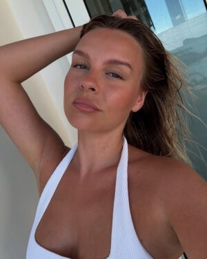 Dagi Bee Instagram - Bei so viel Liebe hat es einen Platz im Feed verdient <3 ( & können wir bitte darüber reden, dass die After Beach Showers, die besten Showers der Welt sind ? 🌞)