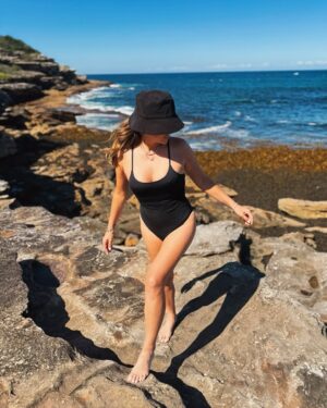 Daisy Fuentes Instagram - Being in nature isn’t just a preference; it’s a need. It’s where I feel most alive, most myself, most connected & grounded. But the ocean speaks directly to my soul. 

#nature #oceantherapy #sydney #bondi