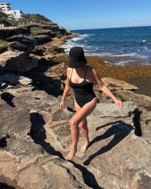 Daisy Fuentes Instagram - Being in nature isn’t just a preference; it’s a need. It’s where I feel most alive, most myself, most connected & grounded. But the ocean speaks directly to my soul. 

#nature #oceantherapy #sydney #bondi
