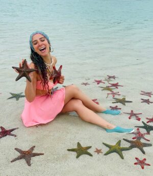 Dalia Shawky Instagram - The secret is OUT. 🧜🏼‍♀️ 
I’m officially a MERMAID. ✨

9th slide tells you who announced the news. 🐚🥰
Also, little starfishie stole my heart away & the red studded one blew my mind away. سبحان الله 💫