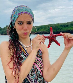 Dalia Shawky Instagram - The secret is OUT. 🧜🏼‍♀️ 
I’m officially a MERMAID. ✨

9th slide tells you who announced the news. 🐚🥰
Also, little starfishie stole my heart away & the red studded one blew my mind away. سبحان الله 💫
