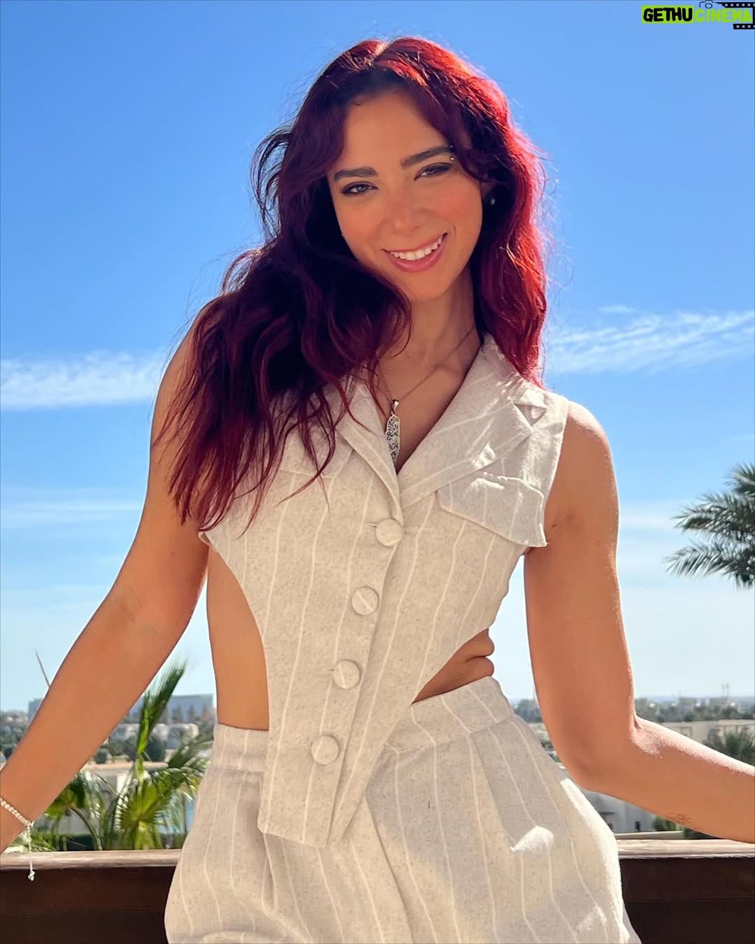Dalia Shawky - 56.7K Likes - سنة جديدة و حلوة يا عم سعيييييد ✨
يا رب سنة جميلة و حنينة و مريحة و حرة علينا جميعاً 🕊️
Happy new year 2024 🌺