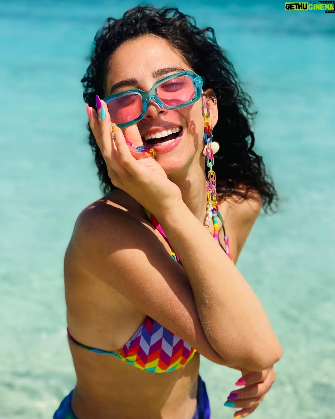 Dalia Shawky - 48K Likes - 🐚 🌊🧜🏼‍♀️☀️🎨🌈 يومكم ملون و لذود! 
A colorful splash across your feed to make your day a little more playful. 🤭 #SummerIsHoly #TheBeachIsMyLover