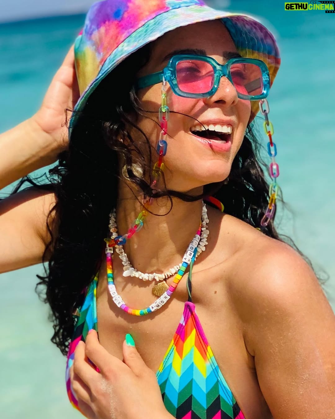 Dalia Shawky - 48K Likes - 🐚 🌊🧜🏼‍♀️☀️🎨🌈 يومكم ملون و لذود! 
A colorful splash across your feed to make your day a little more playful. 🤭 #SummerIsHoly #TheBeachIsMyLover